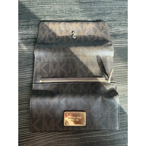 Michael Kors Jet Set Brown Monogram Checkbook Wallet - Picture 3 of 11